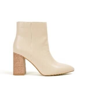 $90 Shu Shop Veronica Beige/Cream Ankle Boots - 8.5